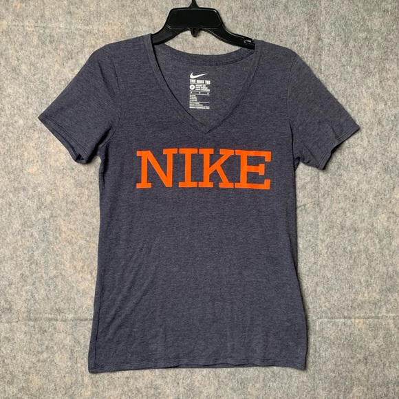 The Nike Tee Women Size Medium Athletic Cut Short Sleeve Shirt - Picture 1 of 7